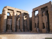 colossesderamsesiidanslacourdumemenom-louxor.jpg