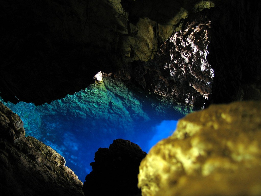 chinhoyicaves