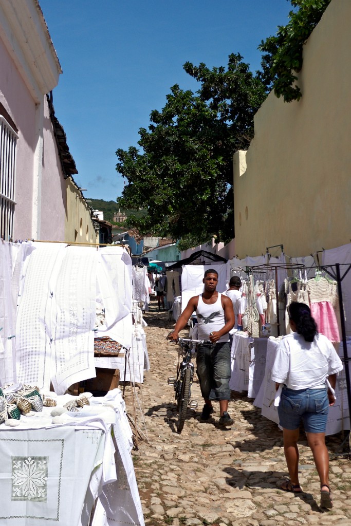 Joli marché aux broderies