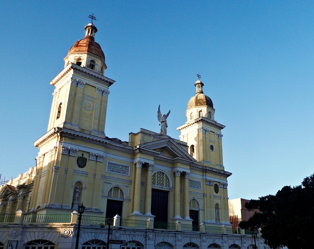 Cathedral de la Asuncion XVIème siècle et façade néoclassique