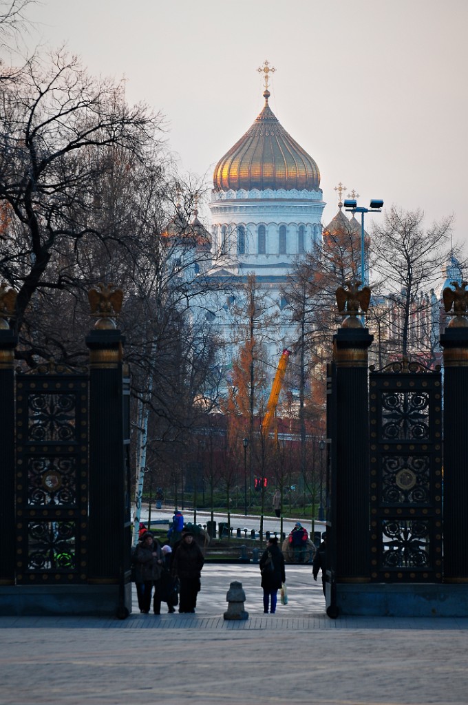 Cathédrale du Christ-Saint-Sauveur, rasée sous Staline et reconstruite en 1997 sur l'immense piscine découverte Moskva (pr 200 millions de dollars!) Originellement construite pr fêter la délivrance de Moscou de la grande armée Napoléonienne