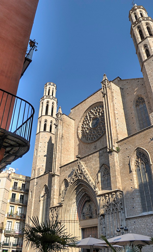 Retor vers la Rambla: Eglisia Santa Maria del Pi sur la jolie place du même nom (gothique catalan XIVè s)