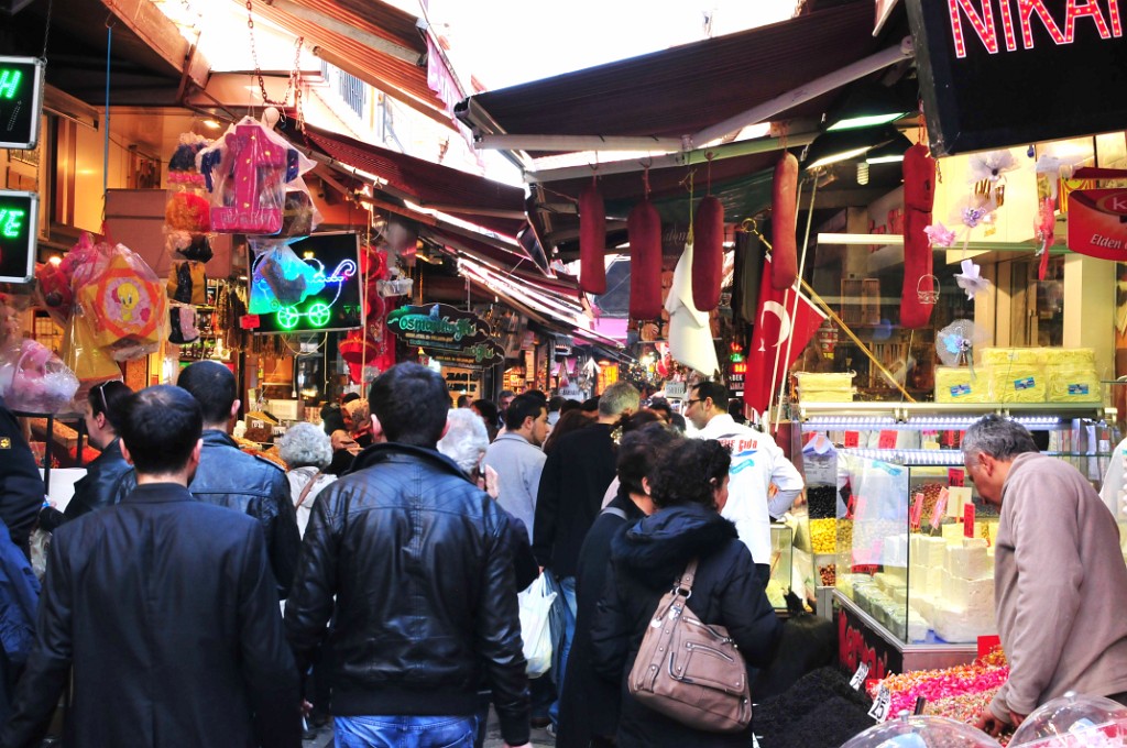Marché Egyptien, un joyeux euh... mélange de tout et de n'importe quoi mais surtout...