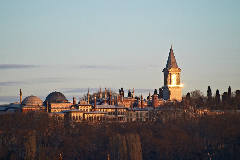 Palais de TOPKAPI, un peu féérique, au coucher du soleil, non?.. Résidence des sultans depuis sa construction en 1459  jusqu'au XIXè siècle.
